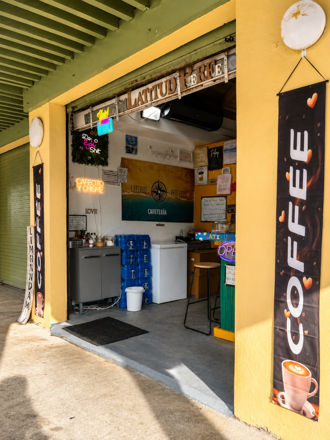 Latitud Perfecta cafetería entrance in Culebra's Plaza del Mercado